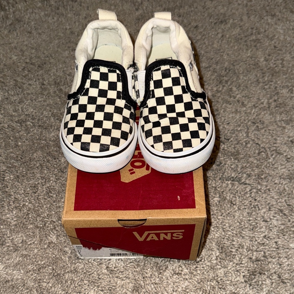 Vans Black and White (6C)